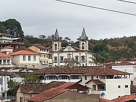 Vista parcial da cidade, com a Igreja Matriz de Nossa Senhora da Conceição em destaque.