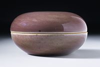 Peach-bloom glazed seal paste box, Kangxi reign 1662–1722; one of the most difficult glaze effects