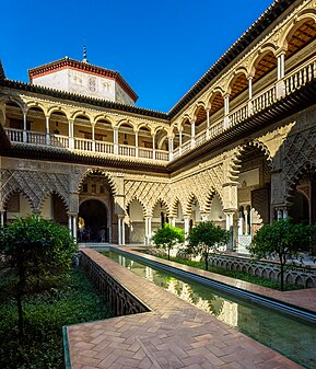 L'aspect actuel avec un bassin central, après la restauration de l'état initial du jardin mudéjar opérée au début du XXIe siècle.