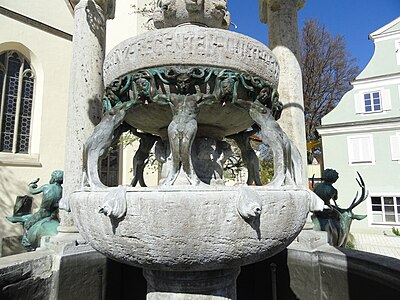 Atlanți sau cariatide la Sankt-Mang-Brunnen, de Georg Wrba, în Kempten (Germania’ (1905)