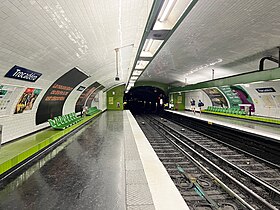 Quais de la ligne 9.