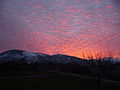 Tramonto d'inverno sopra le montagne di Tornimparte