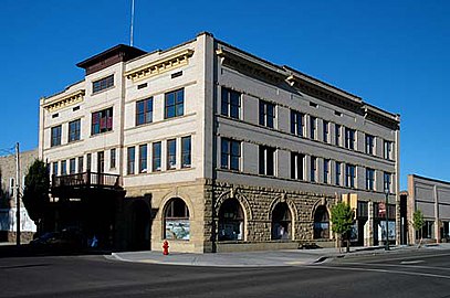 Facade (east) and north of building 2005