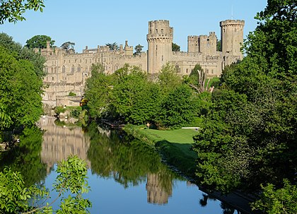 Castelo de Warwick visto da ponte sobre o rio Avon, condado de Warwickshire, Reino Unido. (definição 4 419 × 3 191)