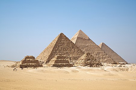 Giza pyramid complex, by Riclib