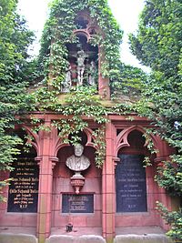 Grabmal der Familie Boller auf dem Wormser Hauptfriedhof