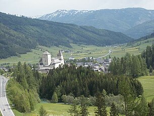 Blick auf die Burg Mauterndorf vom Nord-Westen aus