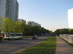 Вид на улицу от долины реки Городня в сторону улицы Подольских Курсантов