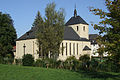 Katholische Kirche mit Ausstattung sowie Pfarr- und Gemeindehaus