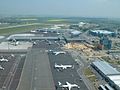 La zona de rampa (o plataforma) del aeropuerto de Praga Ruzyně en Praga, República Checa