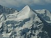 Silberhorn (Mitte); rechts: Goldenhorn; am linken Bildrand: Chlys Silberhoren; dahinter das Silbergrätli, welches zur Wengen-Jungfrau führt