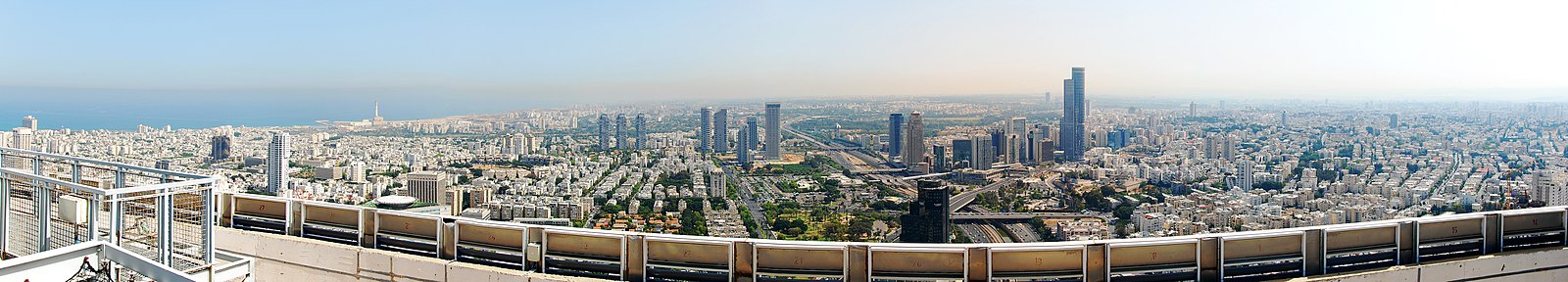 מבט ממגדל עזריאלי העגול לכיוון תל אביב ורמת גן