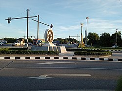 The starting of Utthayan Road, also widely known as Aksa Road (axis road) in the area of Phutthamonthon, where it meets Phutthamonthon Sai 4 Road.