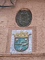 Escudos de la fachada del ayuntamiento.