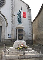 Poilu au repos (monument aux morts)