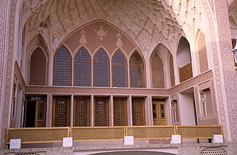 The panjdari of the main iwan (balcony) of the Āmeri House.