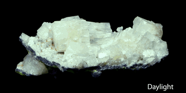 Fluorescence of aragonite