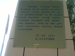 Atatürk'ün ifadesinin yer aldığı levha