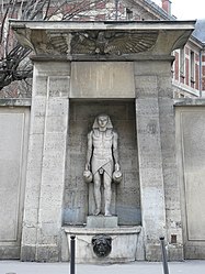 Fontaine du Fellah, rue de Sèvres à Paris.