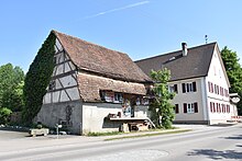 Ländliches Gebäude mit Knickmansarddach, Fachwerkhaus, barocker Repräsentativbau