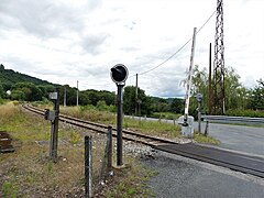 Au passage à niveau de Saint-Sulpice-le-Guérétois, au lieu-dit les Coussières.