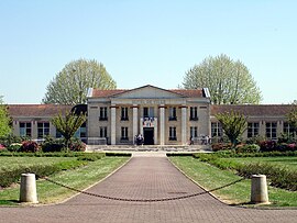 The town hall of Louvres