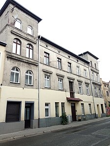 Main frontage on the street
