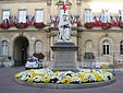 La statue de Jacques Amyot dans la cour de la mairie de Melun (sa ville natale).