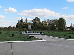 Mémorial à l'Opération Frantic sur la base aérienne.