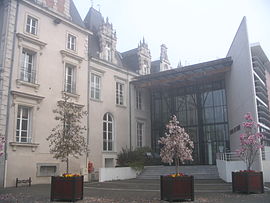 The town hall, in Changé