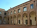 Il chiostro-cortile interno