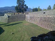 Cortina e baluarte.