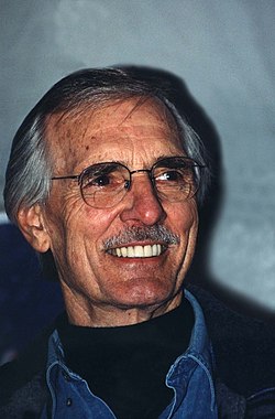 Dennis Weaver vuonna 2000.