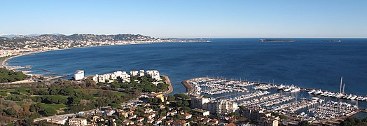 Vue sur la baie de Cannes du sommet du parc du San Peyre.