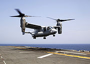 「イオー・ジマ」に着艦するMV-22B