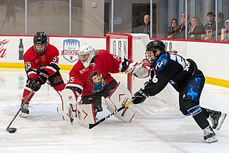 Kelsey Koelzer and Katie Fitzgerald of the Metropolitan Riveters (in red) and Kate Schipper (in blue) of the Minnesota Whitecaps, 2018.