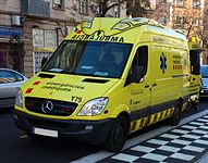 Ambulancia del SEM con la actual rotulación en Barcelona.