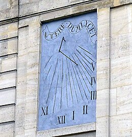 Couvent de la Merci à Paris : façade ouest, cadran vertical.