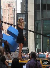 Taylor Swift rehearsing for the 2009 VMAs