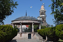 Kiosk in the town square with the tower of the San Francisco Parish visible