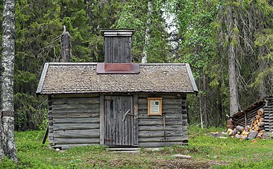 Skogskoja från 1930-talet som användes som rast- och övernattningsstuga av skogsarbetarna vintertid.