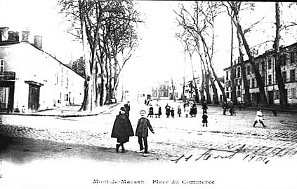 Photo ancienne de la place, en direction du sud