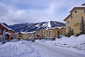 Sun Peaks im März 2011, im Hintergrund der Mount Tod