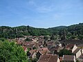 Vue sur Crémieu et son château.