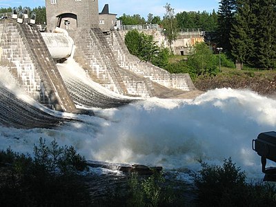 Плотина на старом русле в Иматре, спуск воды на водоскате Иматранкоски