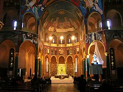 L'intérieur de la basilique.