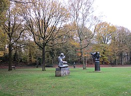 Parque de esculturas do museu.