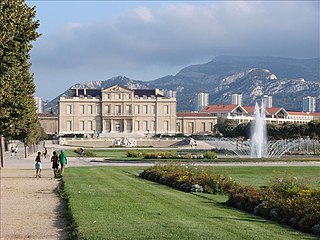 ボレリー城 (fr) に近年移転してきた「ファイアンス焼きとモードの装飾芸術美術館 (Musée des arts décoratifs, de la faïence et de la mode)」