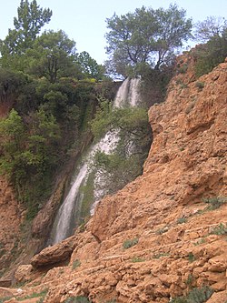 Cascata na nascente de Charchoura, em Imouzzer Marmoucha