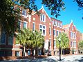 Photo de la façade de l'université de Floride.